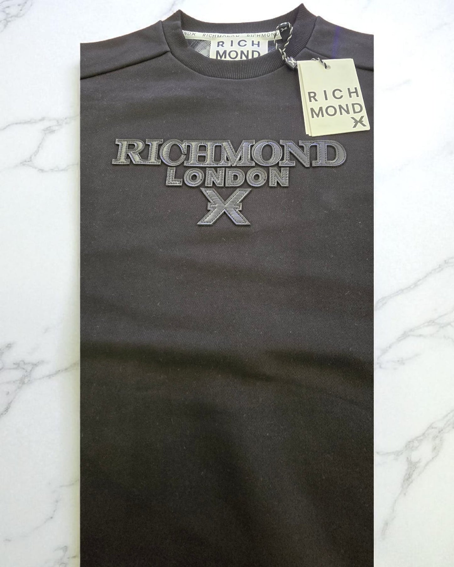 Felpa girocollo Richmond X con logo patch UMA25067